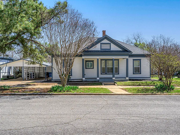 1231 W Main St — Photo 3