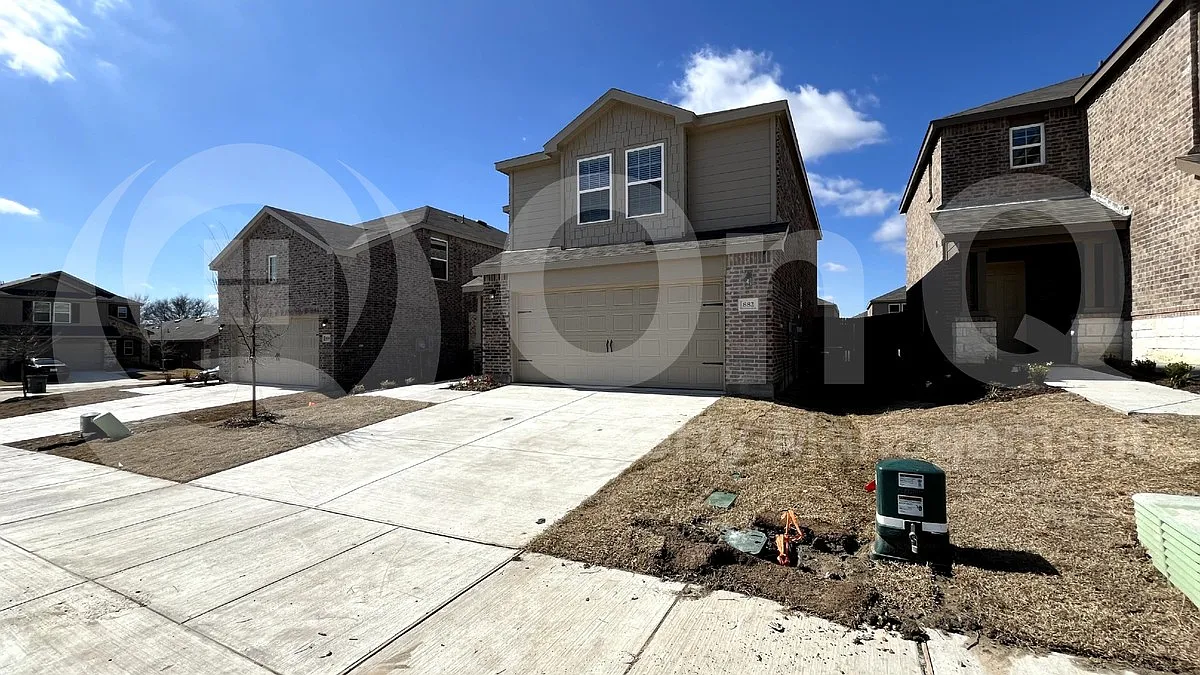 4 bed, 2.5 bath, 1824 sqft, $2,099 — Photo 2