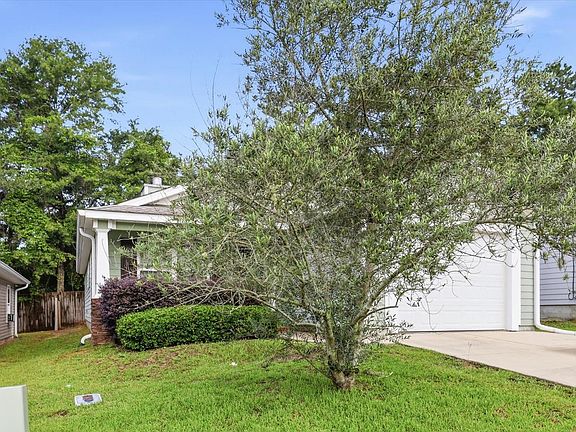 3rd image of 3724 Deshazier Ln