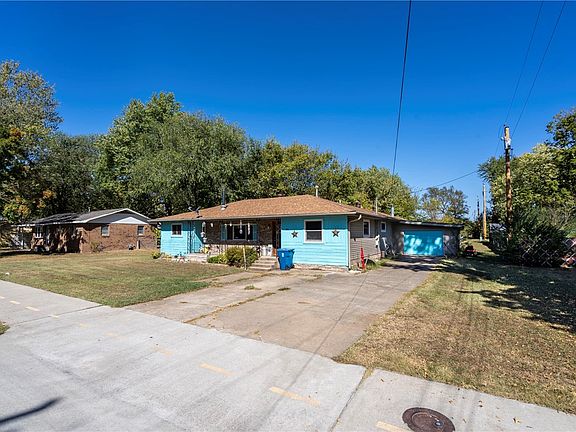 4th image of 306 El Paso St SE