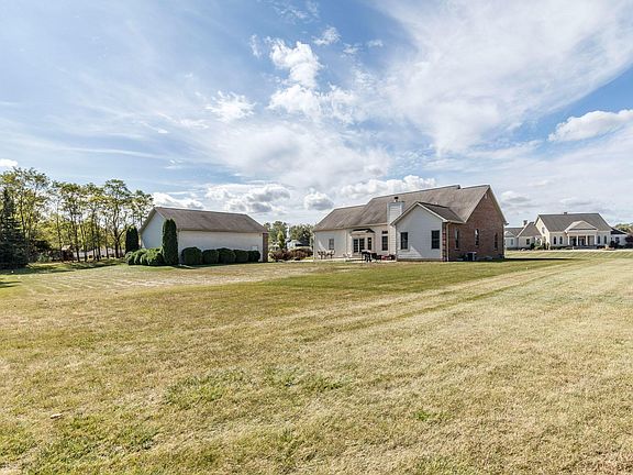 5th image of 3828 Eagle Dr