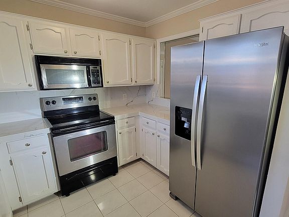 4th image of 9007 Highland Rd APT 34