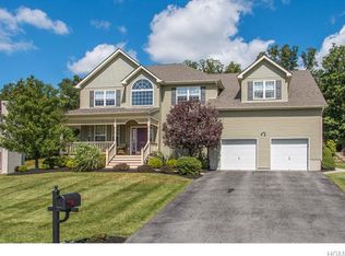 1031 Rolling Rdg, New Windsor, NY 12553