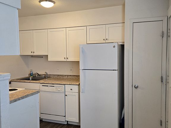 4th image of 3835 S Knox Ct