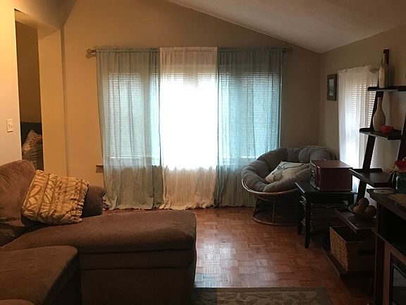 3rd image of 805 Franklin Ave
