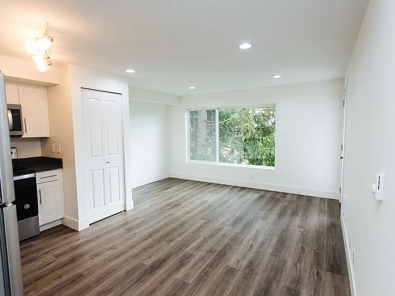 Maple Leaf Residences — Photo 4