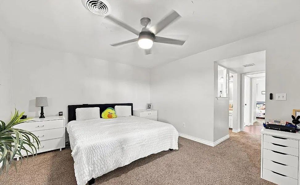 3 bed, 1230 sqft, $1,377 — Photo 1