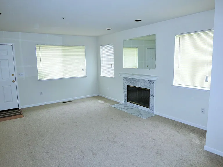 2 Spruce St — Photo 2