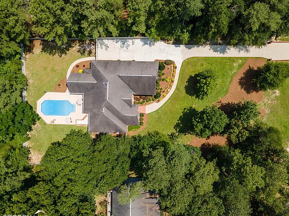 4th image of 52 Charles Way