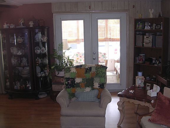 3rd image of 218 Cayuta Ave
