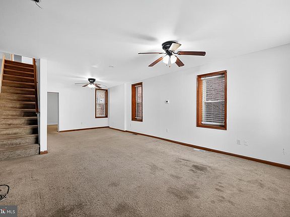 4th image of 222 Market St