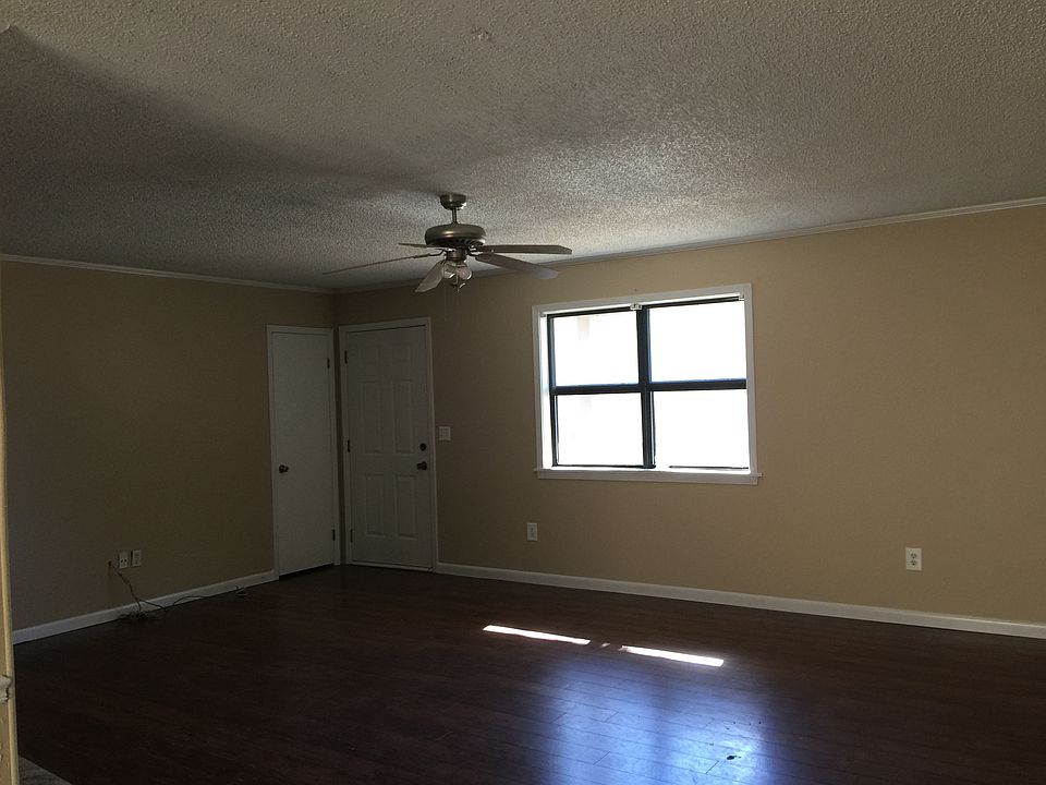 2nd image of 2030 Elaine Cir