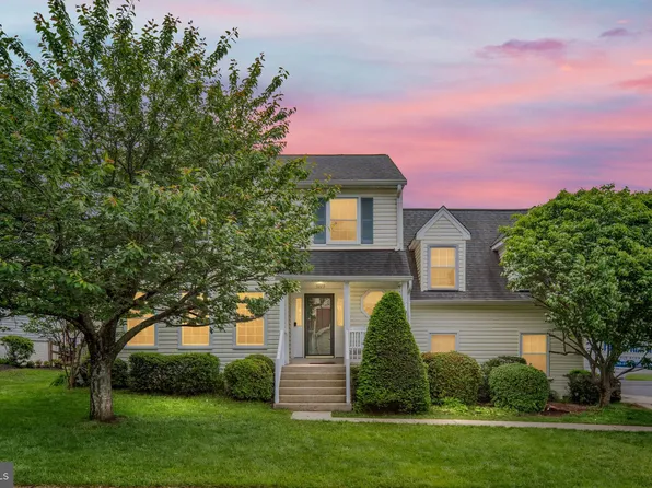 5229 Woodleaf Ct, Centreville, VA 20120