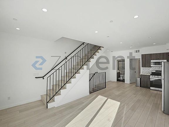 5th image of 246 N Dillon St #1/2