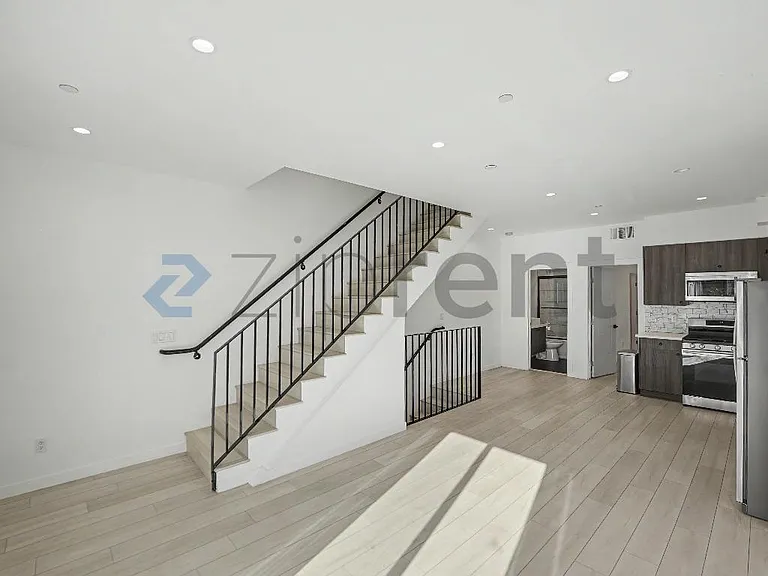 246 N Dillon St #1/2 — Photo 5
