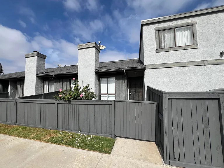 7921 Moonshadow Cir — Photo 23