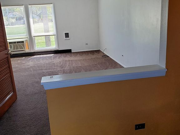 4th image of 645 Johns Manville Pl