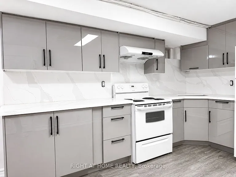 380 Lansdowne Ave #BASEMENT — Photo 6