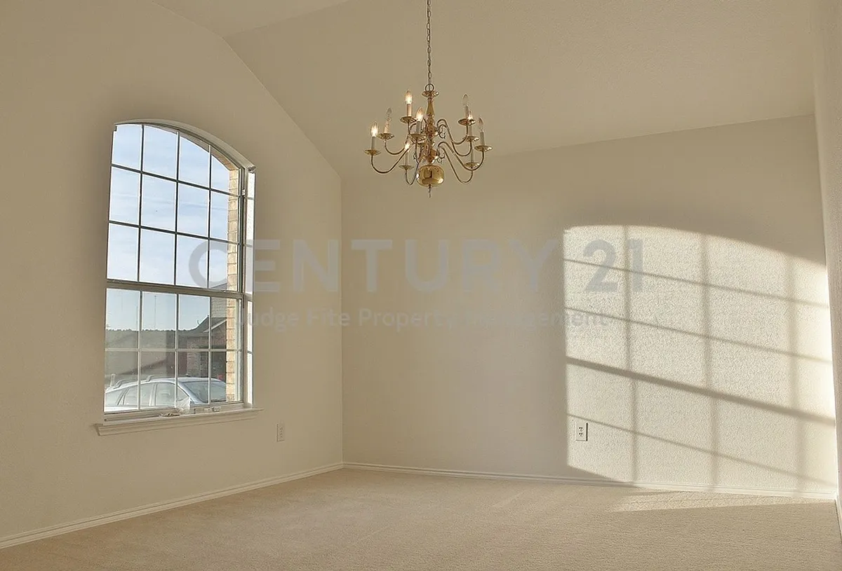Building Photo - 6333 Pool View Dr