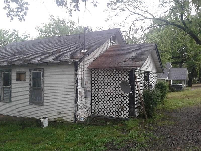 2nd image of 1604 W Cherry St