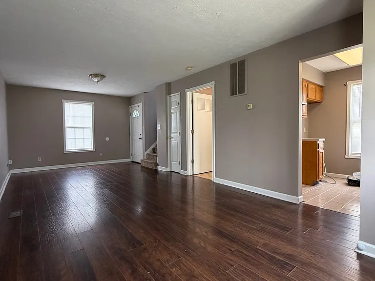 906 S 14th St — Photo 3