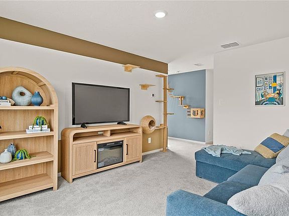 5th image of 559 Artemis St