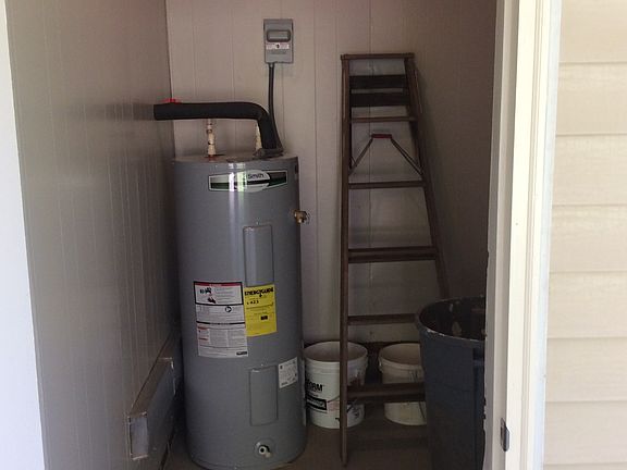 5th image of 216 Stacey St
