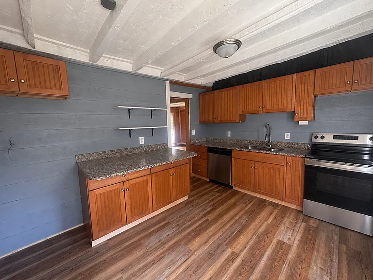 33 Carmichael Ln — Photo 20