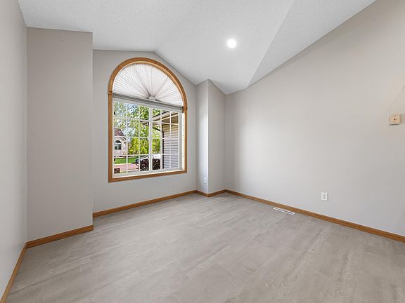 3rd image of 4 Egret Ln