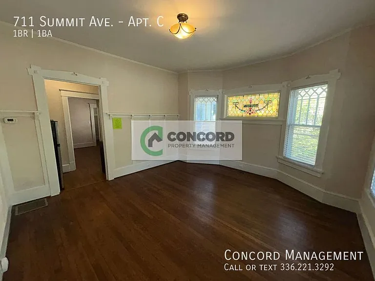 711 Summit Ave #C — Photo 4