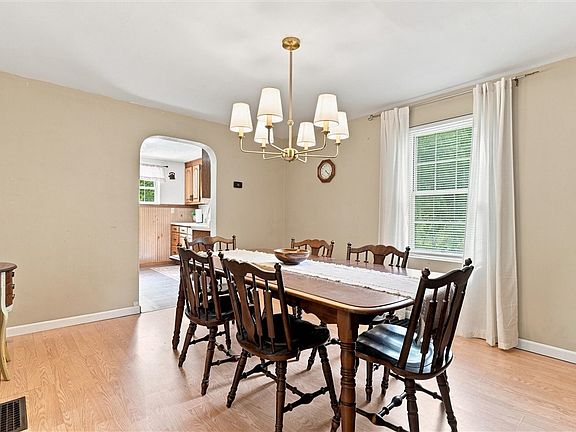 4th image of 352 Mountain View Rd