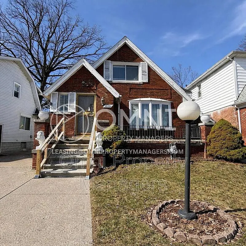 2 bed, 1.0 bath, $995 — Photo 2
