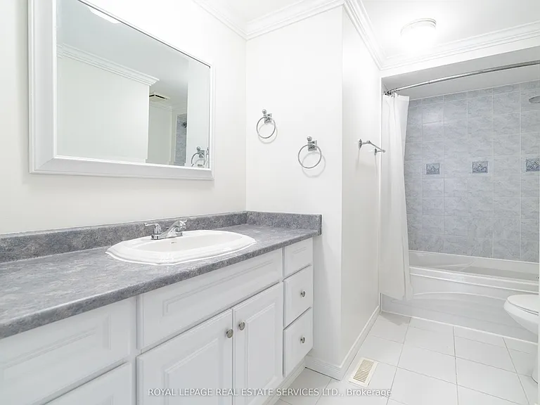 3301 Cambourne Cres — Photo 24