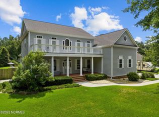 435 E Creekview Dr, Hampstead, NC 28443