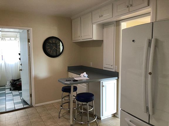 4th image of 16 Iris Ln