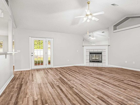 3rd image of 4681 Autumndale Dr