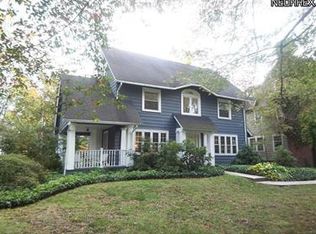 2812 Scarborough Rd, Cleveland Hts, OH 44118