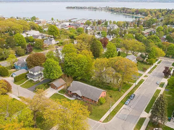 179 W Summit St, Harbor Springs, MI 49740