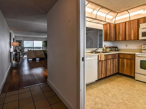 3rd image of 7300 Sun Island Dr S APT 904