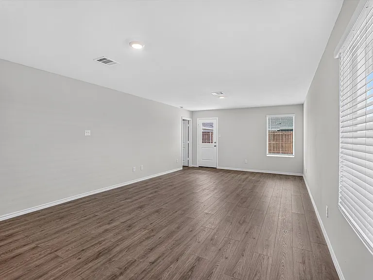 1121 Southfield Dr — Photo 11