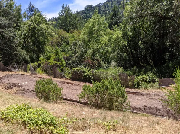 297 Oakcrest Dr, Garberville, CA 95542