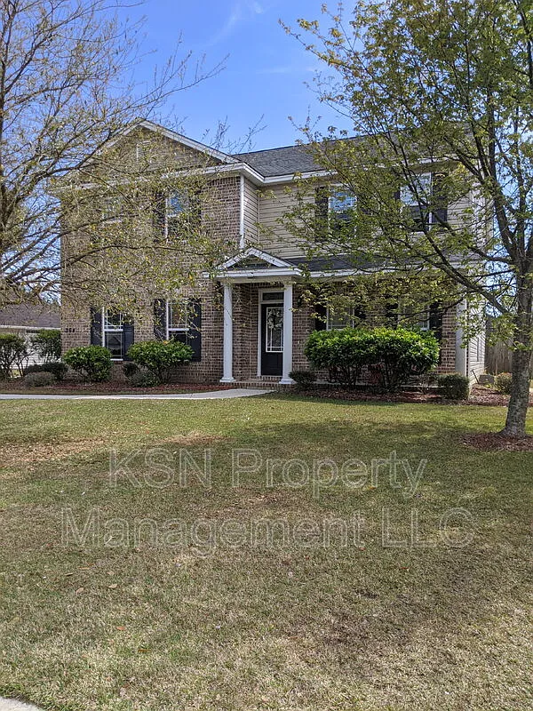 4 bed, 3.5 bath, 3118 sqft, $2,950 — Photo 1