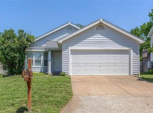 215 Mondair Dr, O'Fallon, MO 63368