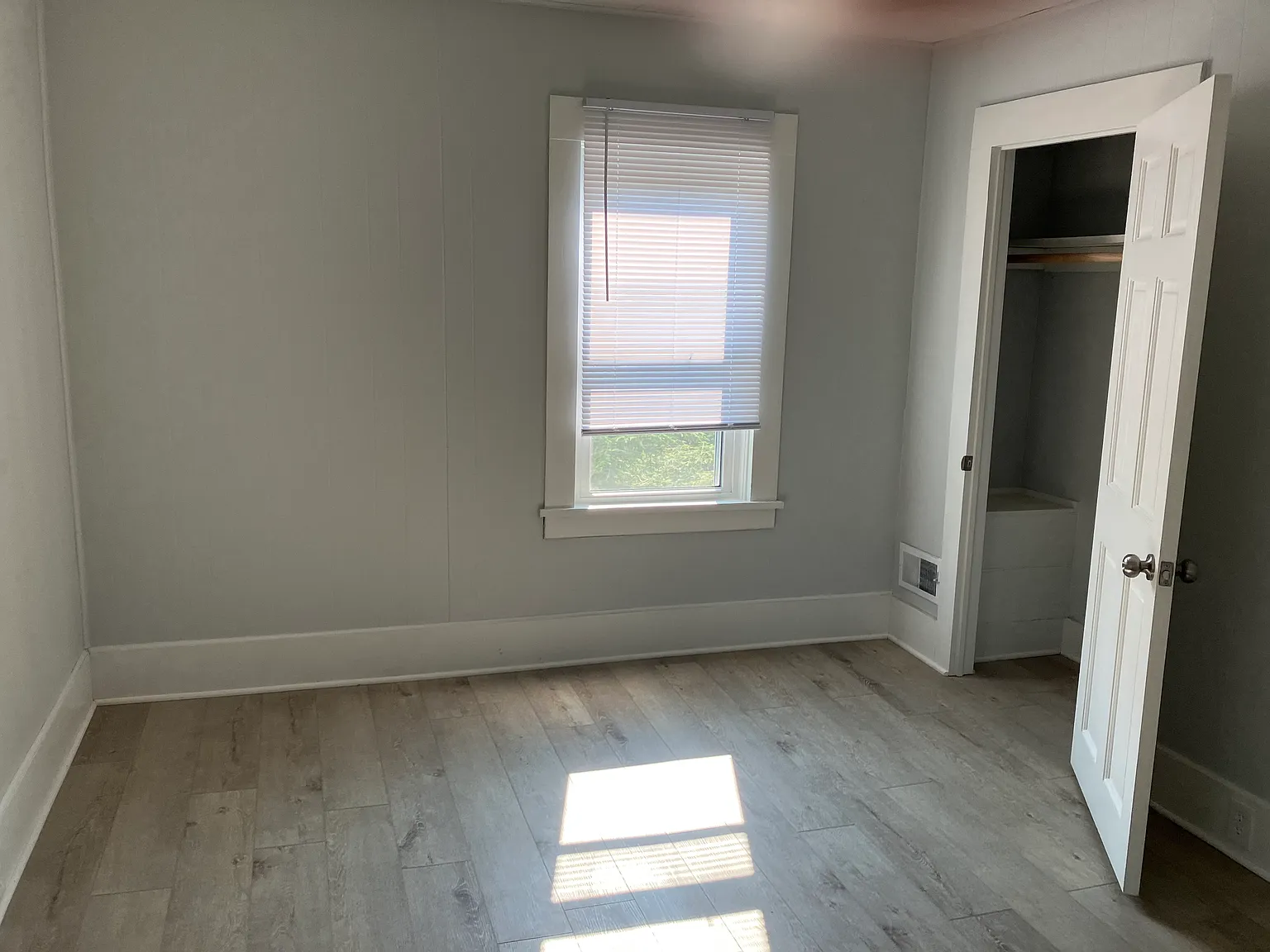 2 bed, 850 sqft, $1,300 — Photo 3