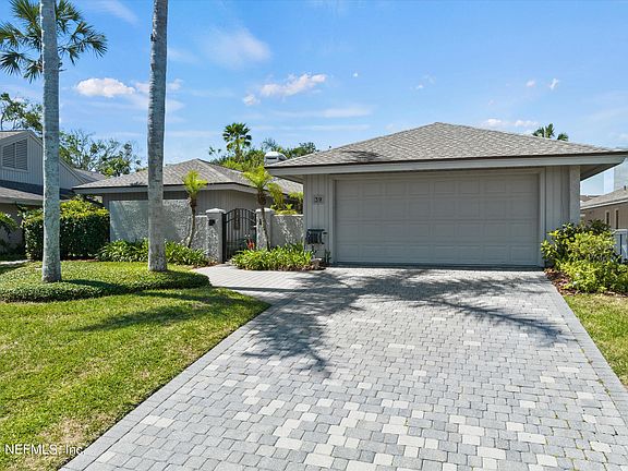 3rd image of 39 VILLAGE WALK Drive