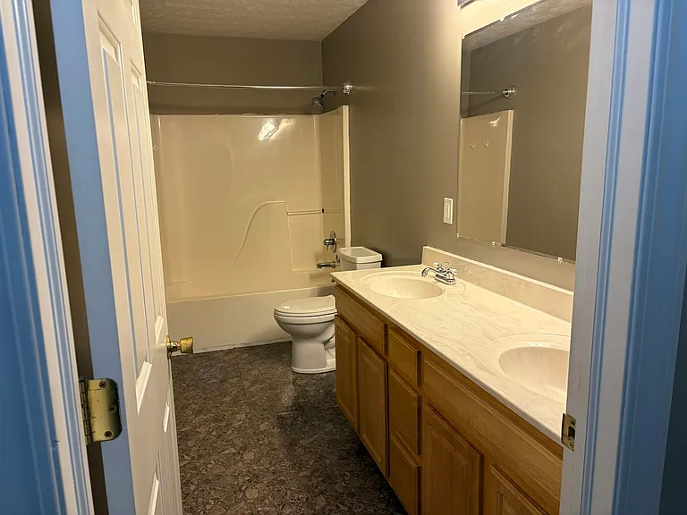117-119 Valley Forge Ct #119 — Photo 1