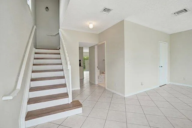 10581 NW 57th Ct — Photo 4