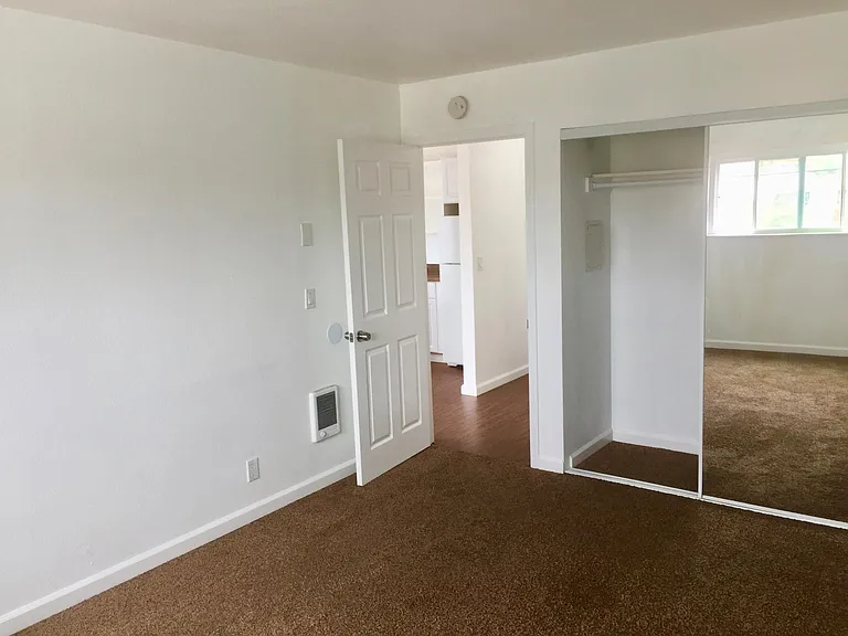429 Grant St — Photo 3