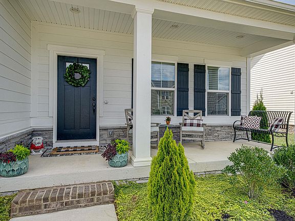 3rd image of 3006 Ledgebrook Dr