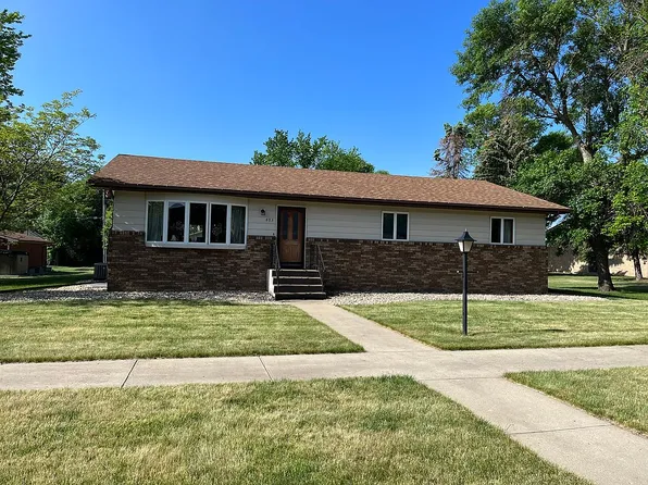 403 4th St SW, De Smet, SD 57231